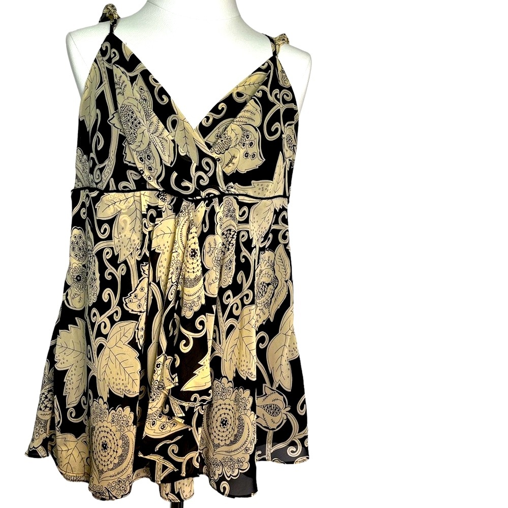 Bandolino sleeveless summer blouse
